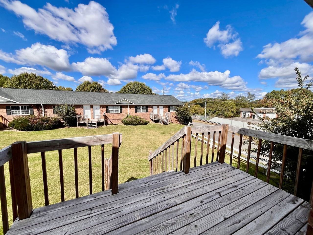 135 Lee Dr - Photo 5 of 13