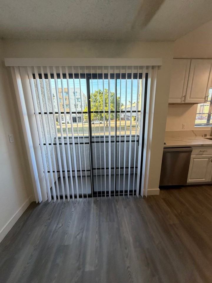 4124 Eagle Rock Blvd - Photo 5 of 46