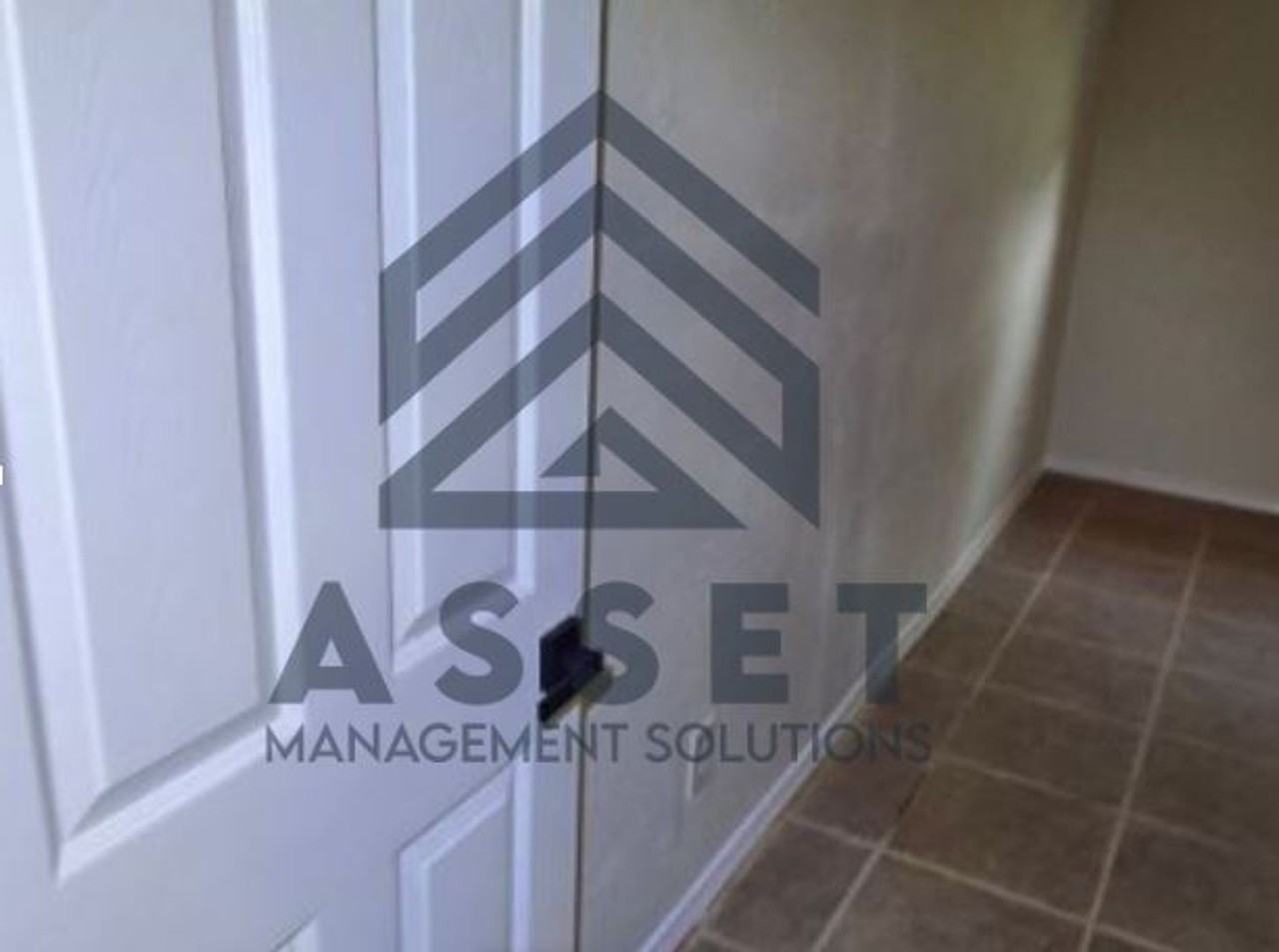 9803 Larkspur Ln - Photo 2 of 19