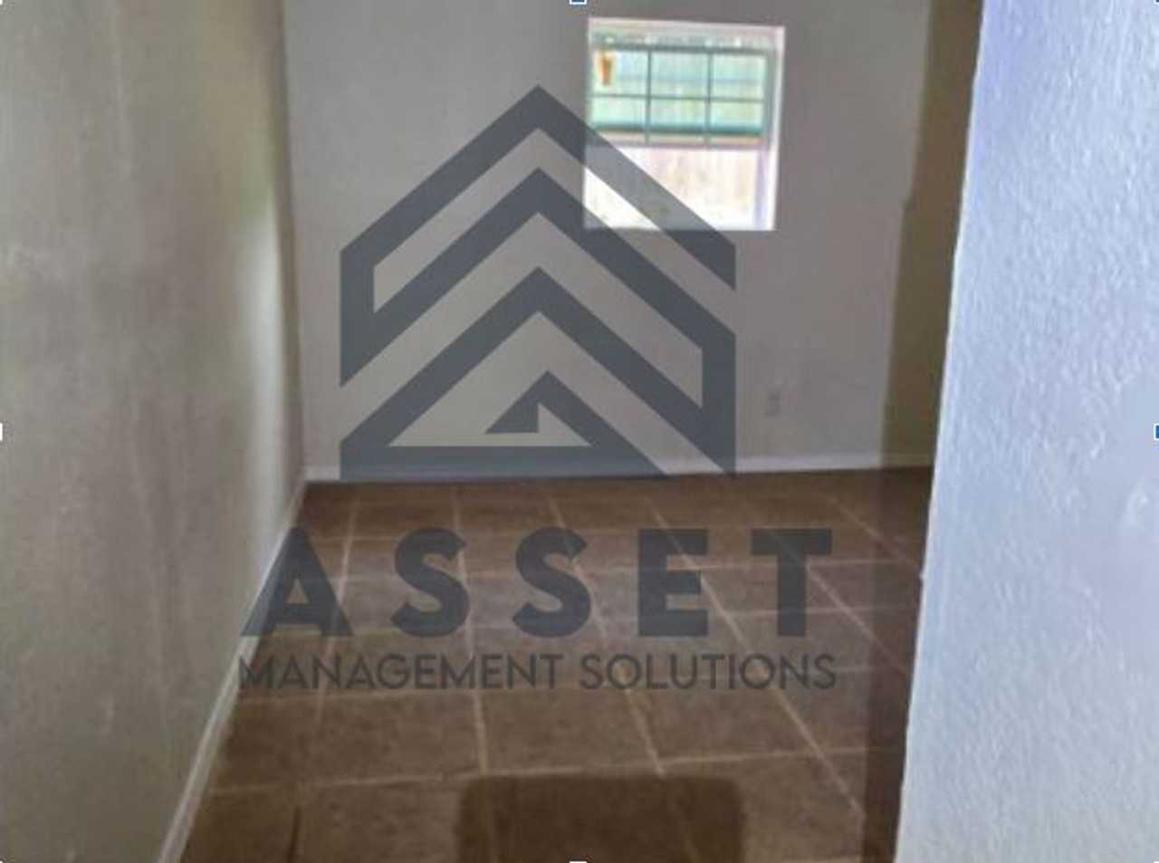 9803 Larkspur Ln - Photo 3 of 19