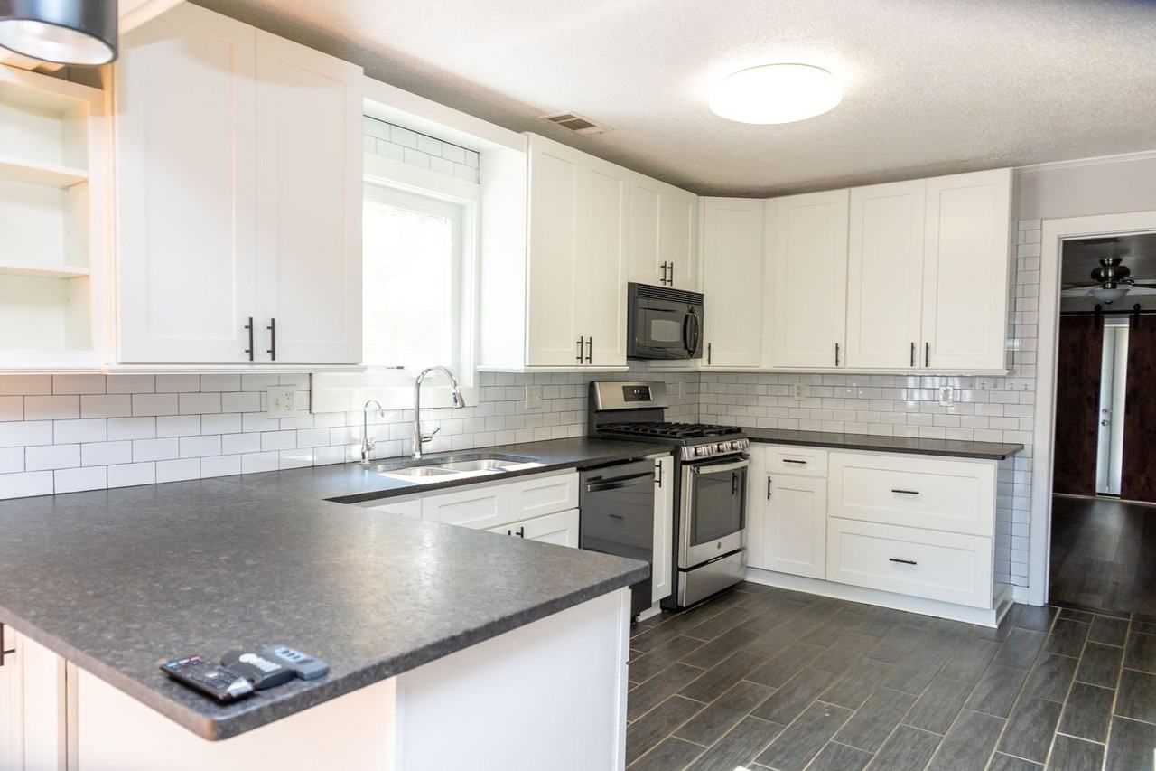 505 Adams Rd - Photo 6 of 38