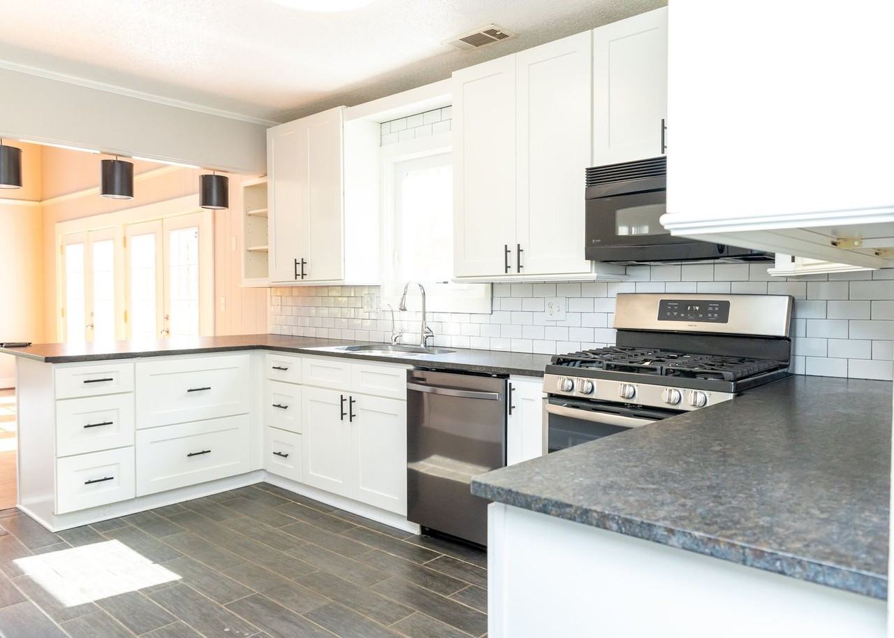 505 Adams Rd - Photo 7 of 38