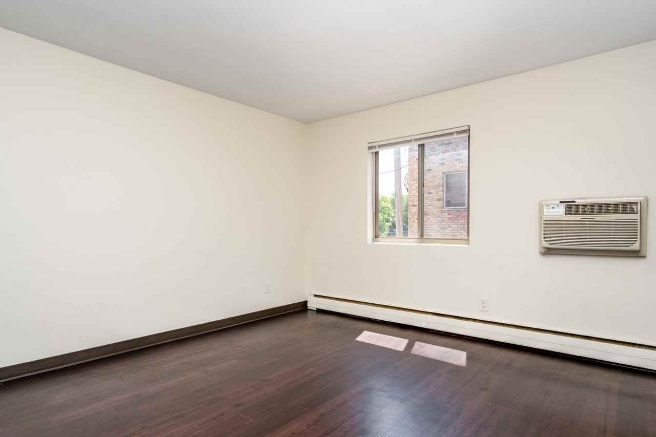 2009 Bryant Ave S - Photo 6 of 13