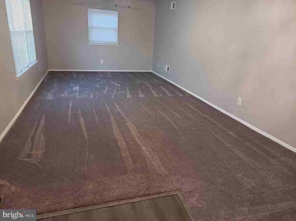 1001 Tyler Ct - Photo 5 of 23