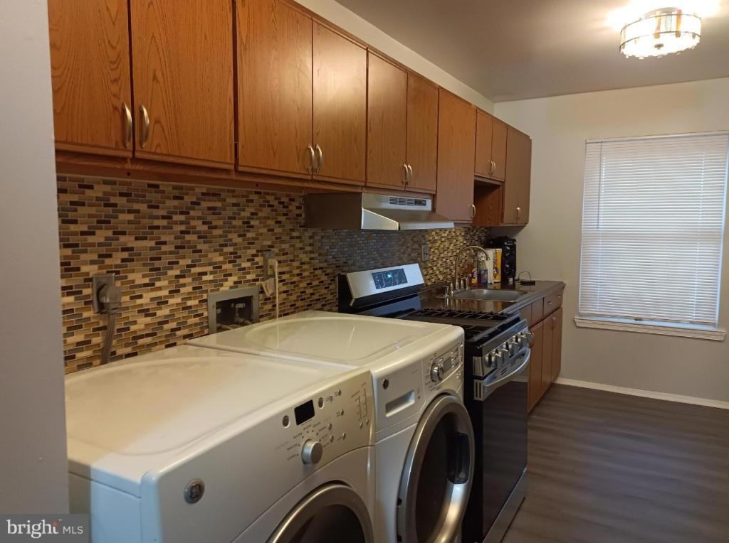 1001 Tyler Ct - Photo 7 of 23