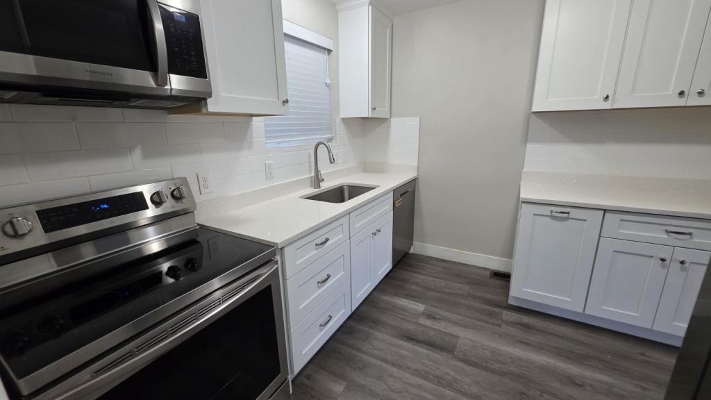 321 S 300 W - Photo 2 of 8