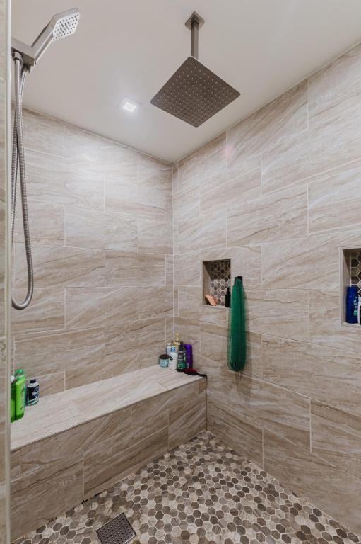 2103 Se 8th Ave - Photo 2 of 50