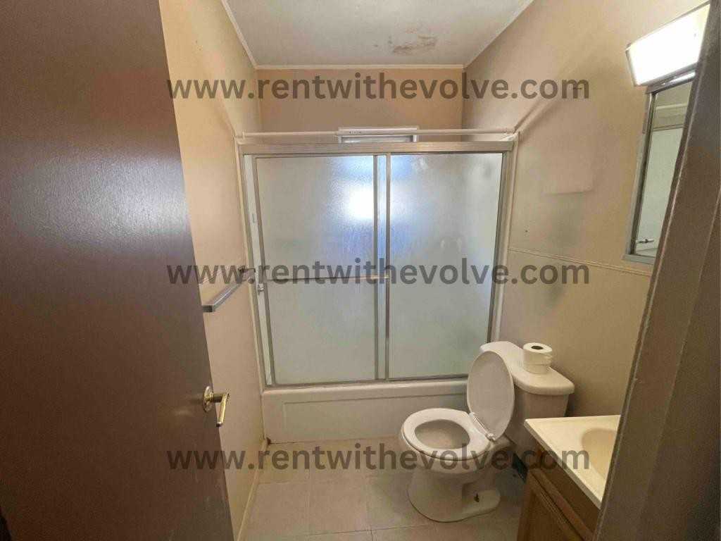 225 S Angle St - Photo 4 of 6