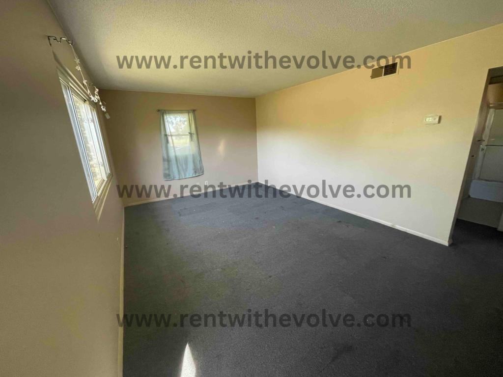 225 S Angle St - Photo 5 of 6