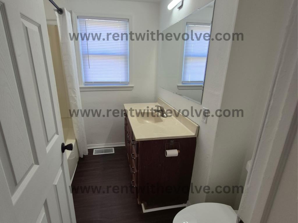 3425 S Dayton Ave - Photo 3 of 6