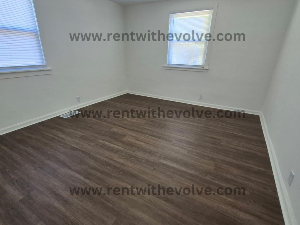 3425 S Dayton Ave - Photo 4 of 6