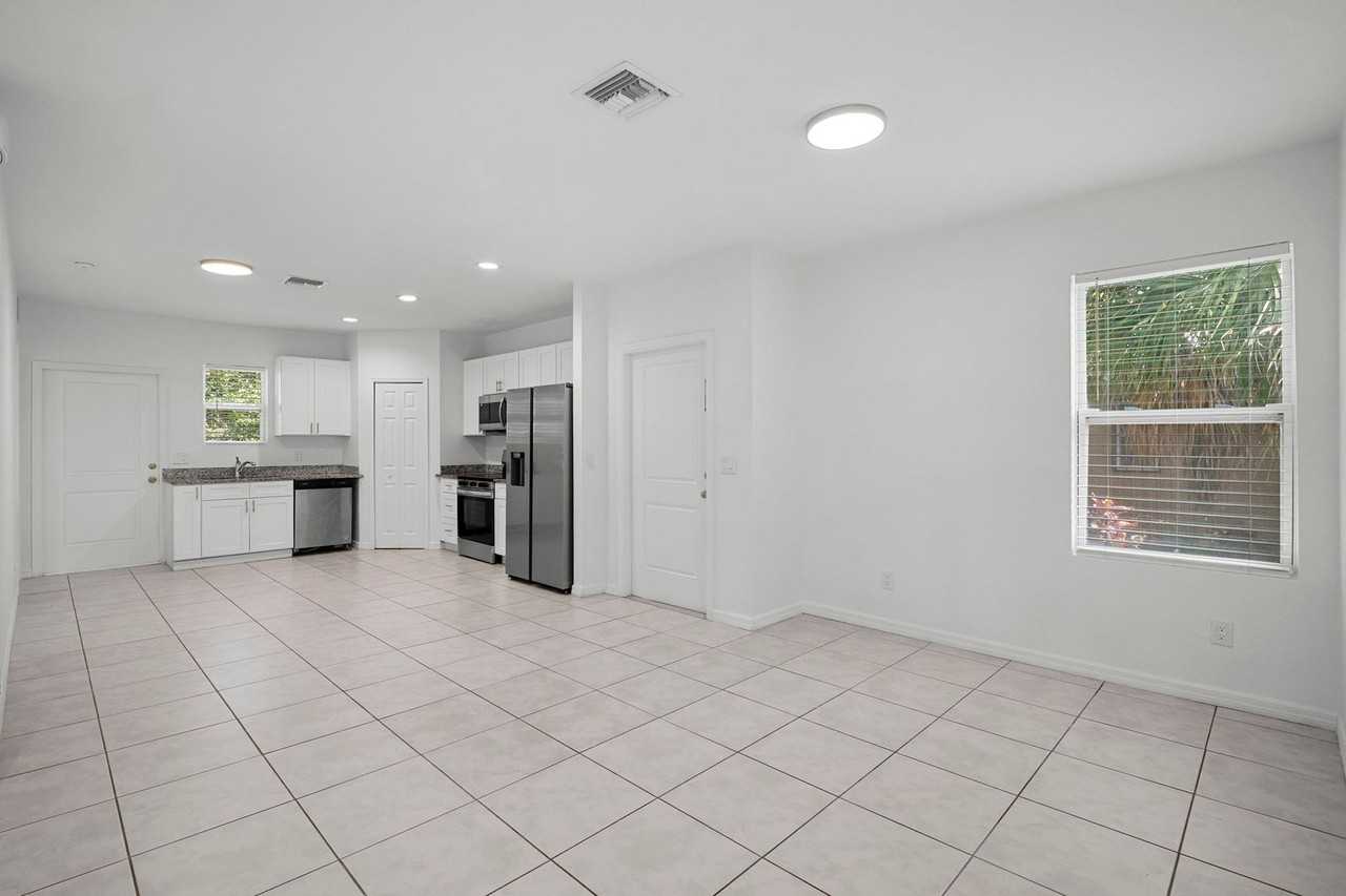 3309 Armstrong Ct - Photo 6 of 28