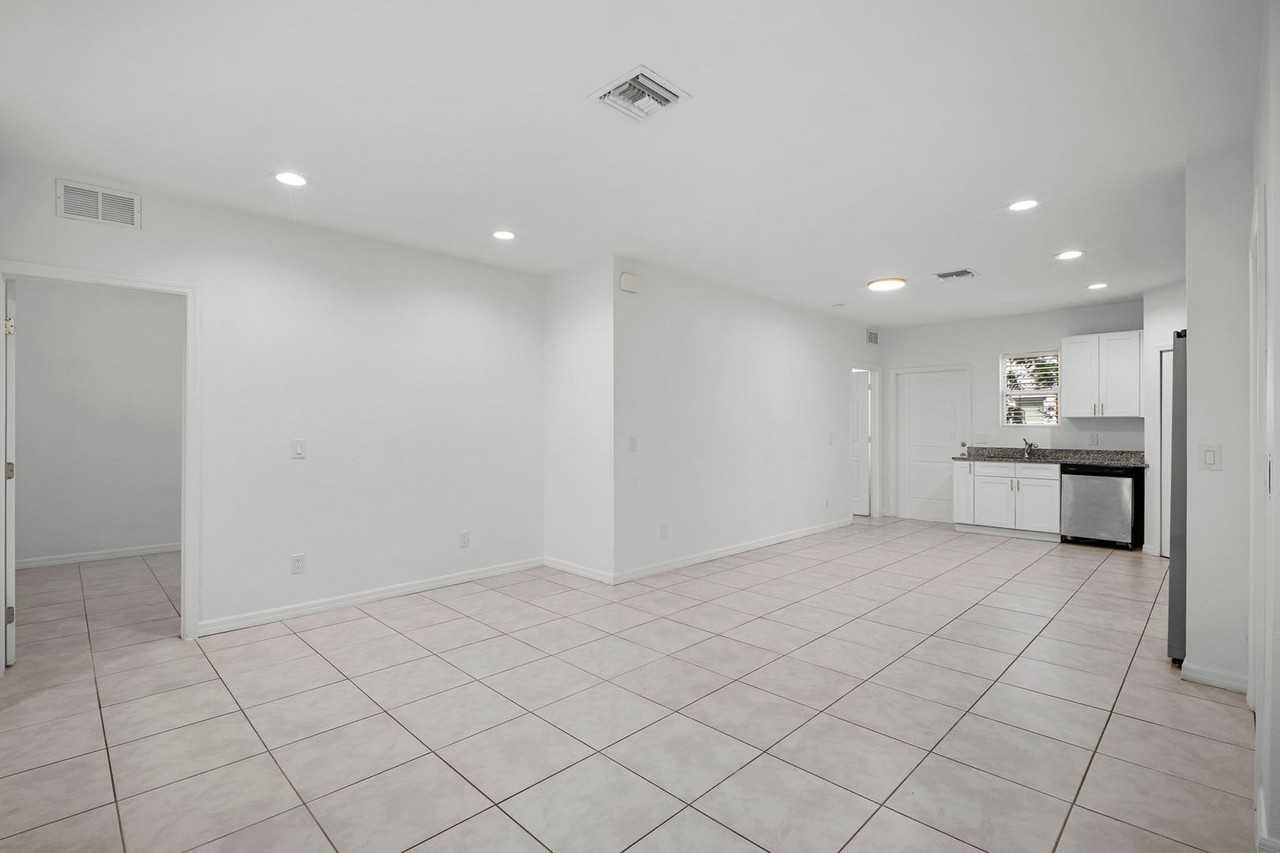 3309 Armstrong Ct - Photo 7 of 28