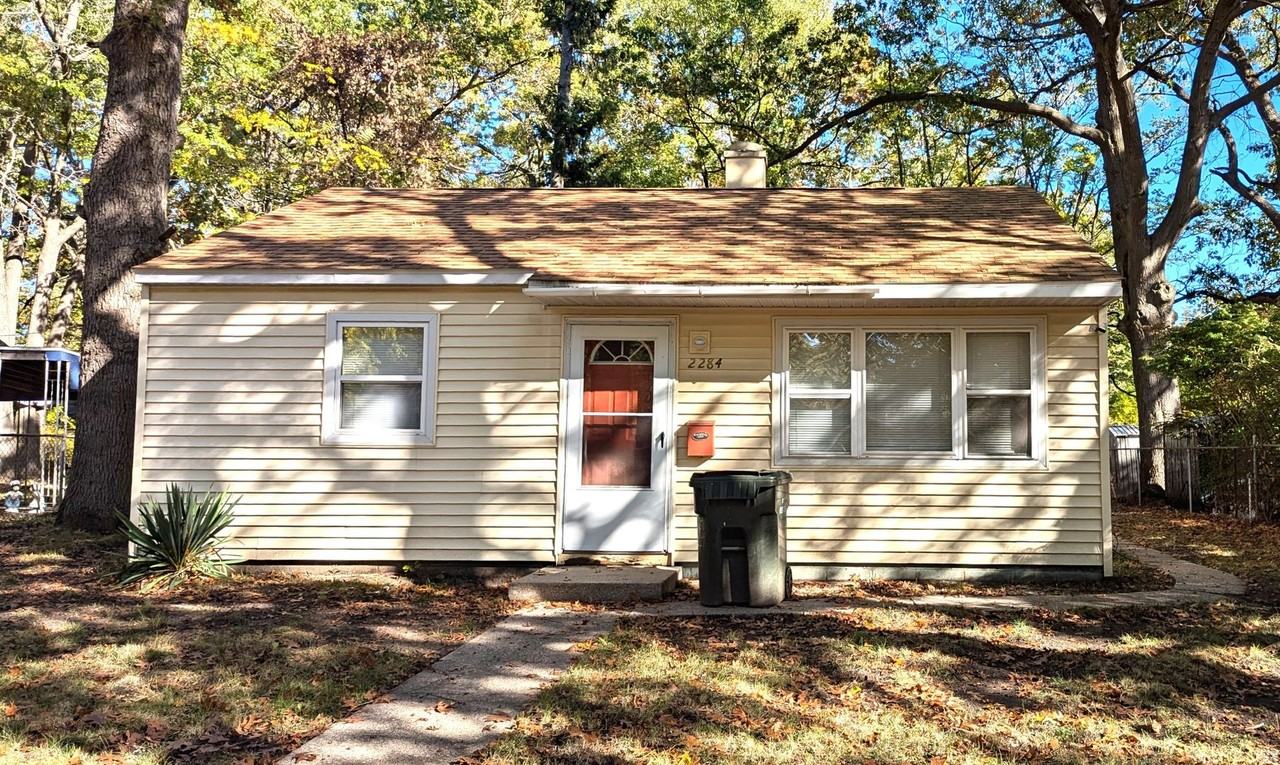 2284 Austin St - Photo 2 of 9