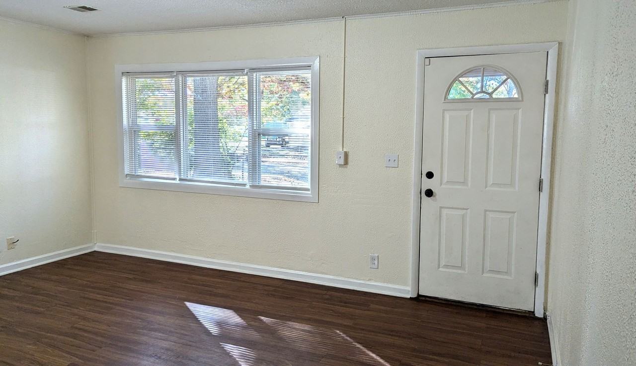 2284 Austin St - Photo 3 of 9