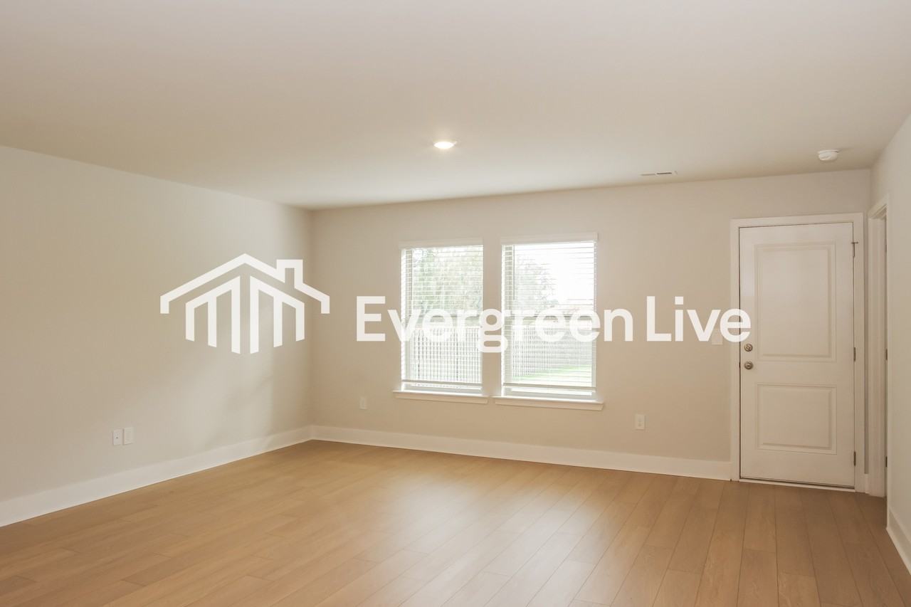 22599 Dashwood Ln - Photo 4 of 16