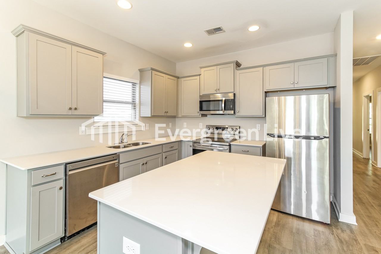 177 Park Dr N - Photo 3 of 15