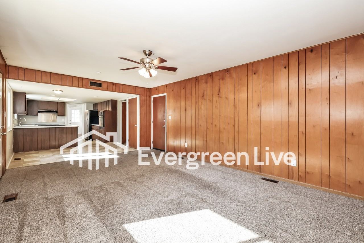 5620 Northford Rd - Photo 6 of 17