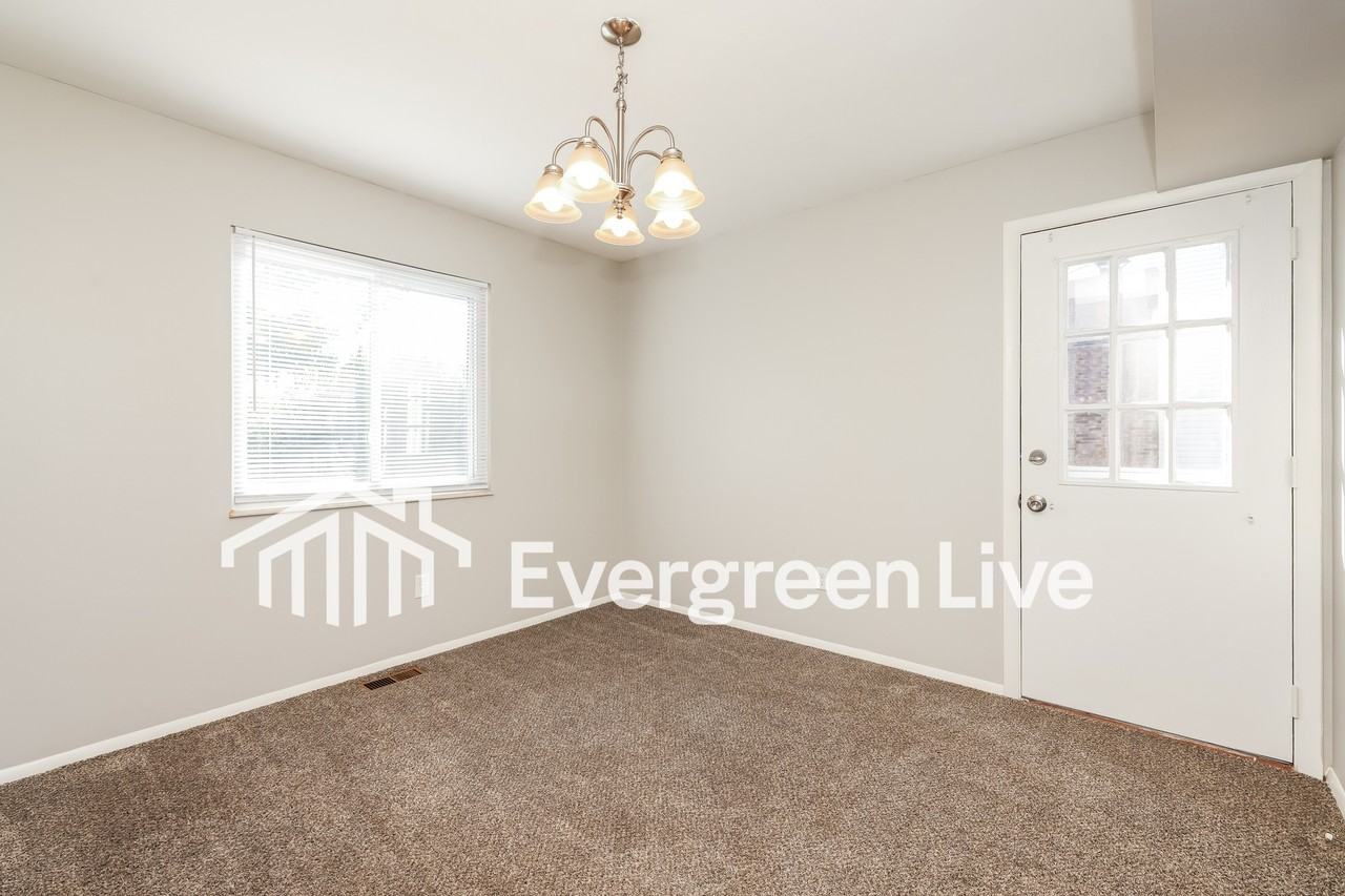 5620 Northford Rd - Photo 7 of 17