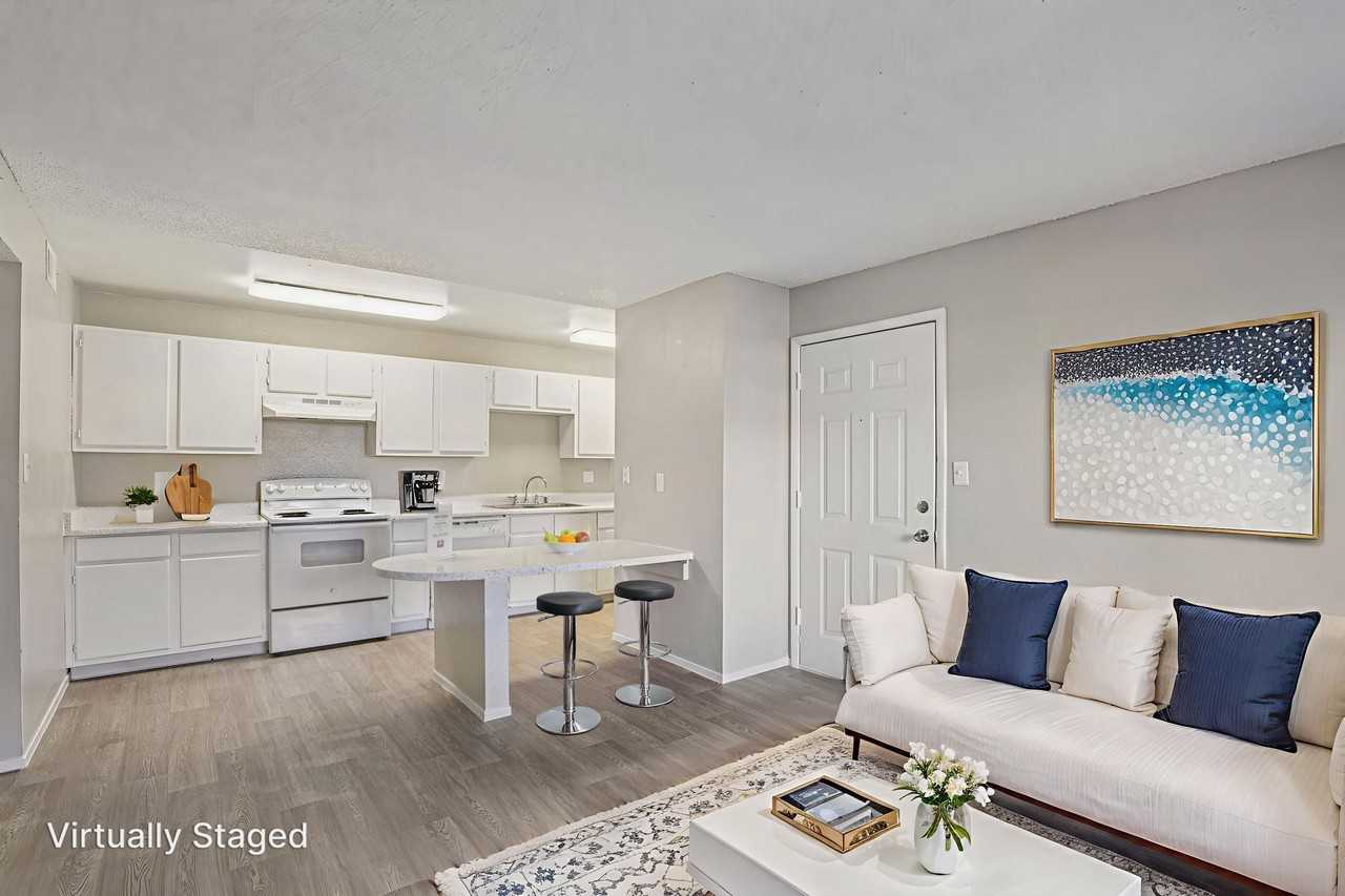 Citrus Apartments - Photo 2 of 44