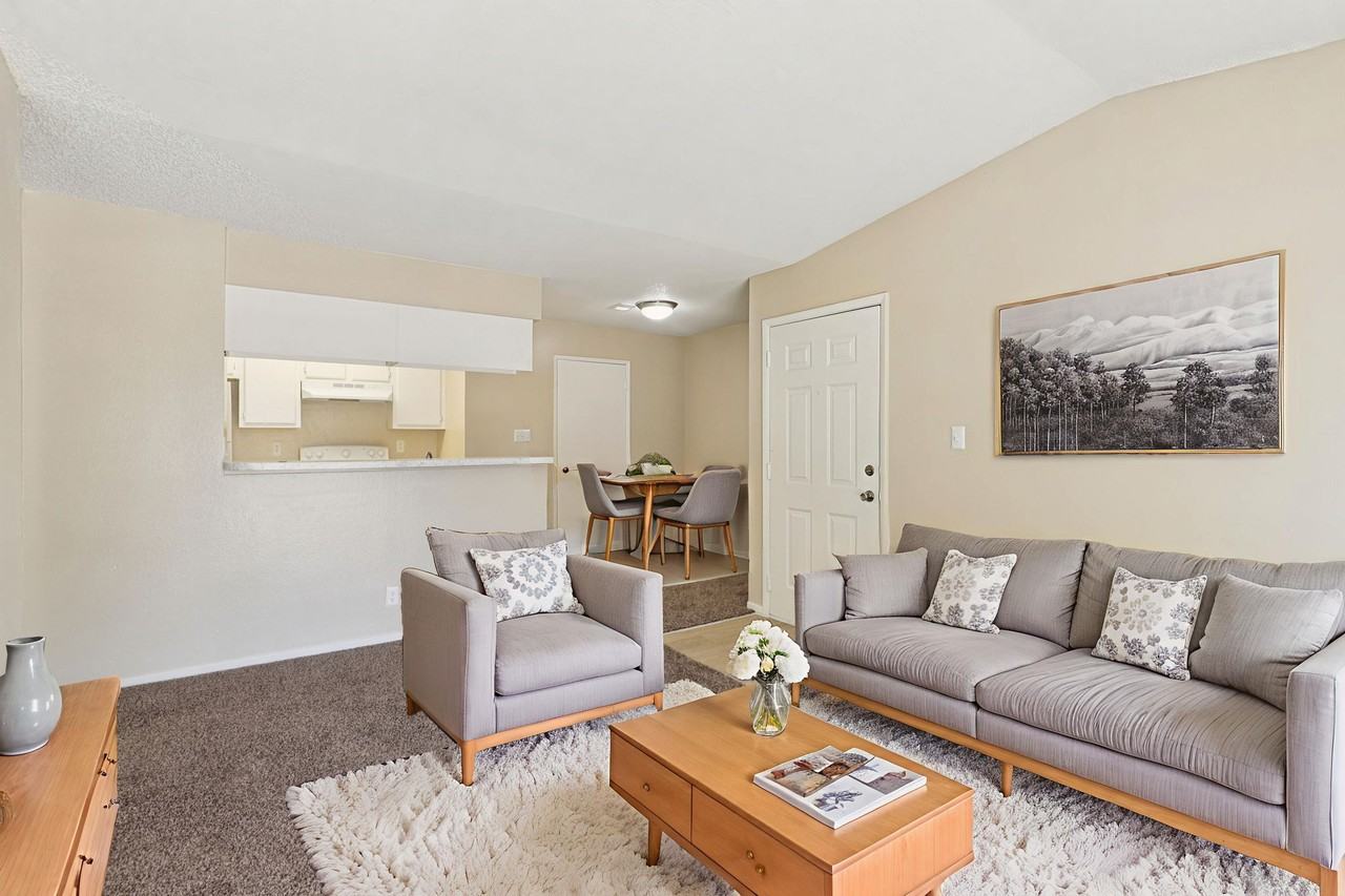 Citrus Apartments - Photo 3 of 44