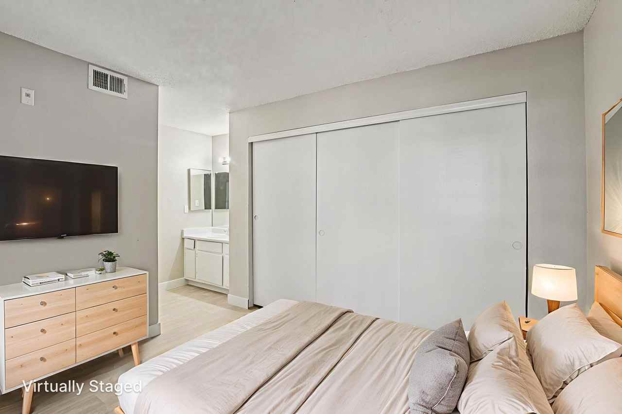 Citrus Apartments - Photo 5 of 44