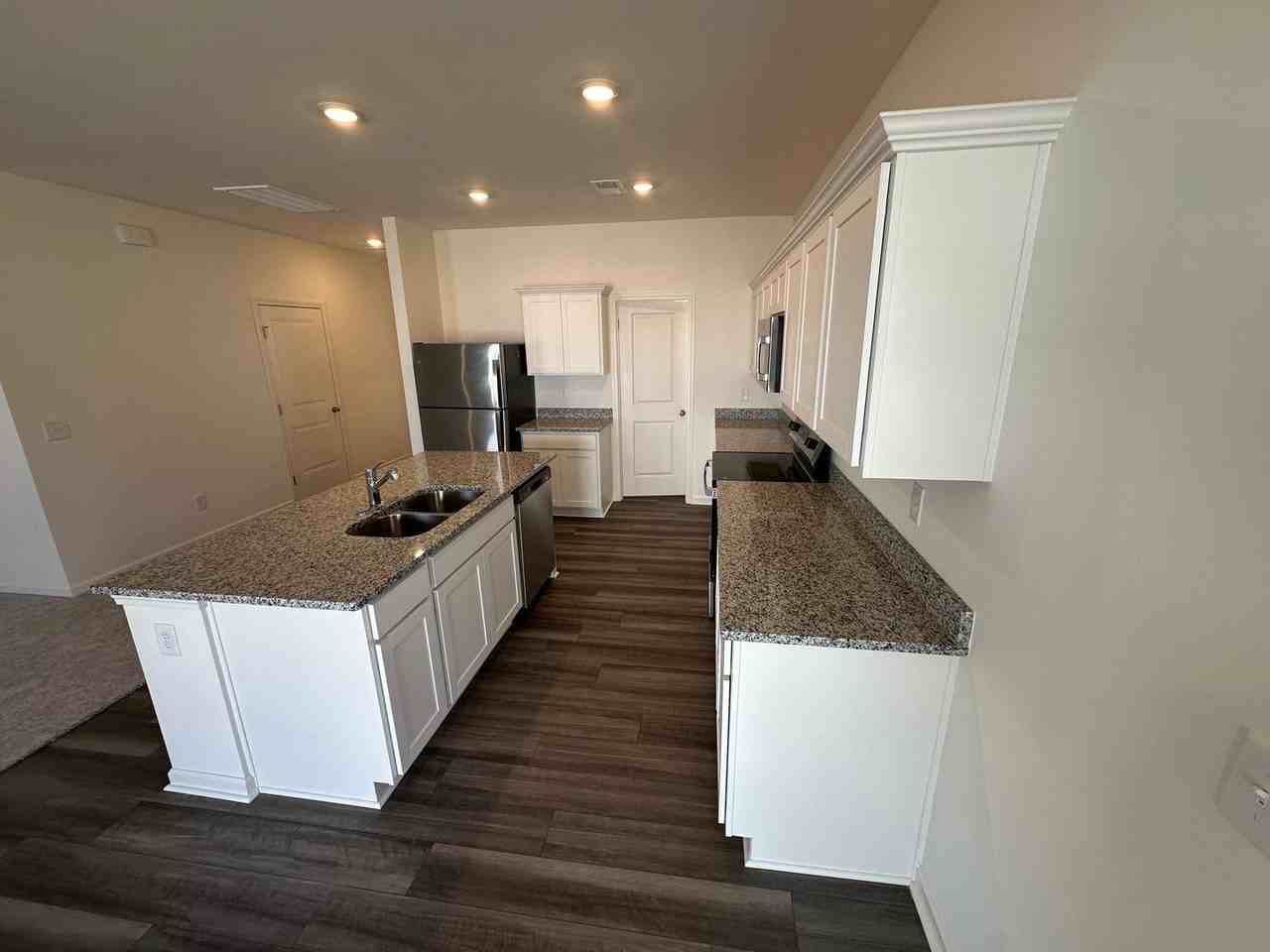 379 Shiloh Way - Photo 3 of 30