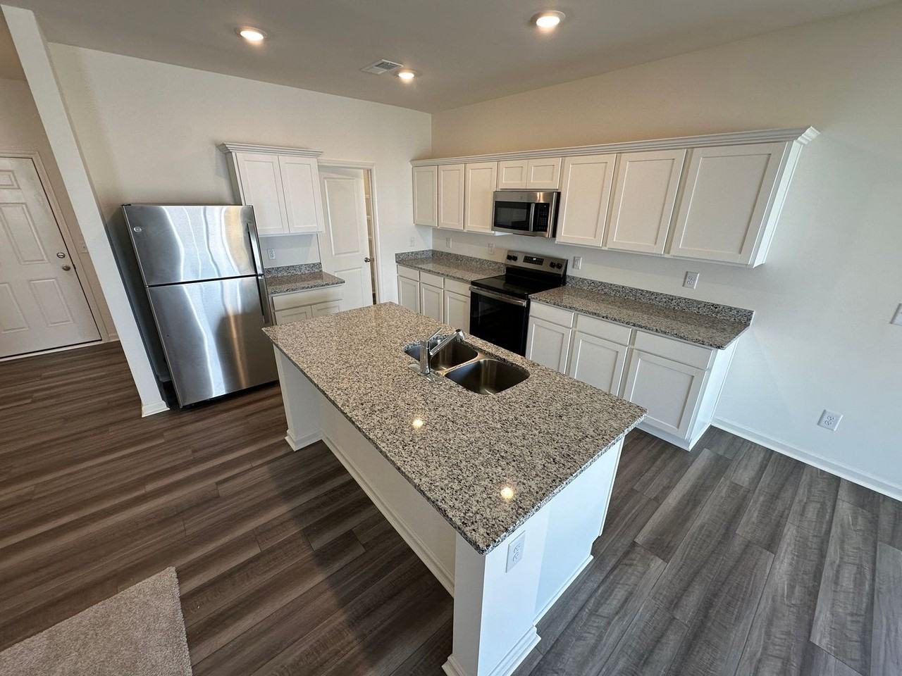 379 Shiloh Way - Photo 4 of 30