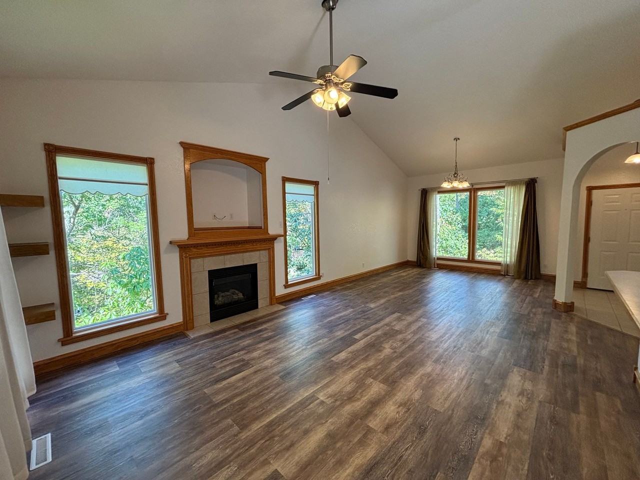 1420 Bradford Dr - Photo 2 of 43