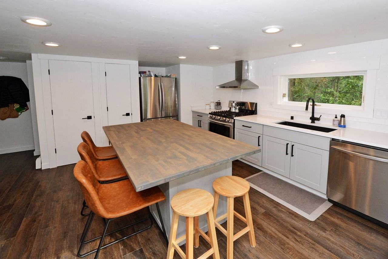 10890 Walnut Cir - Photo 2 of 12