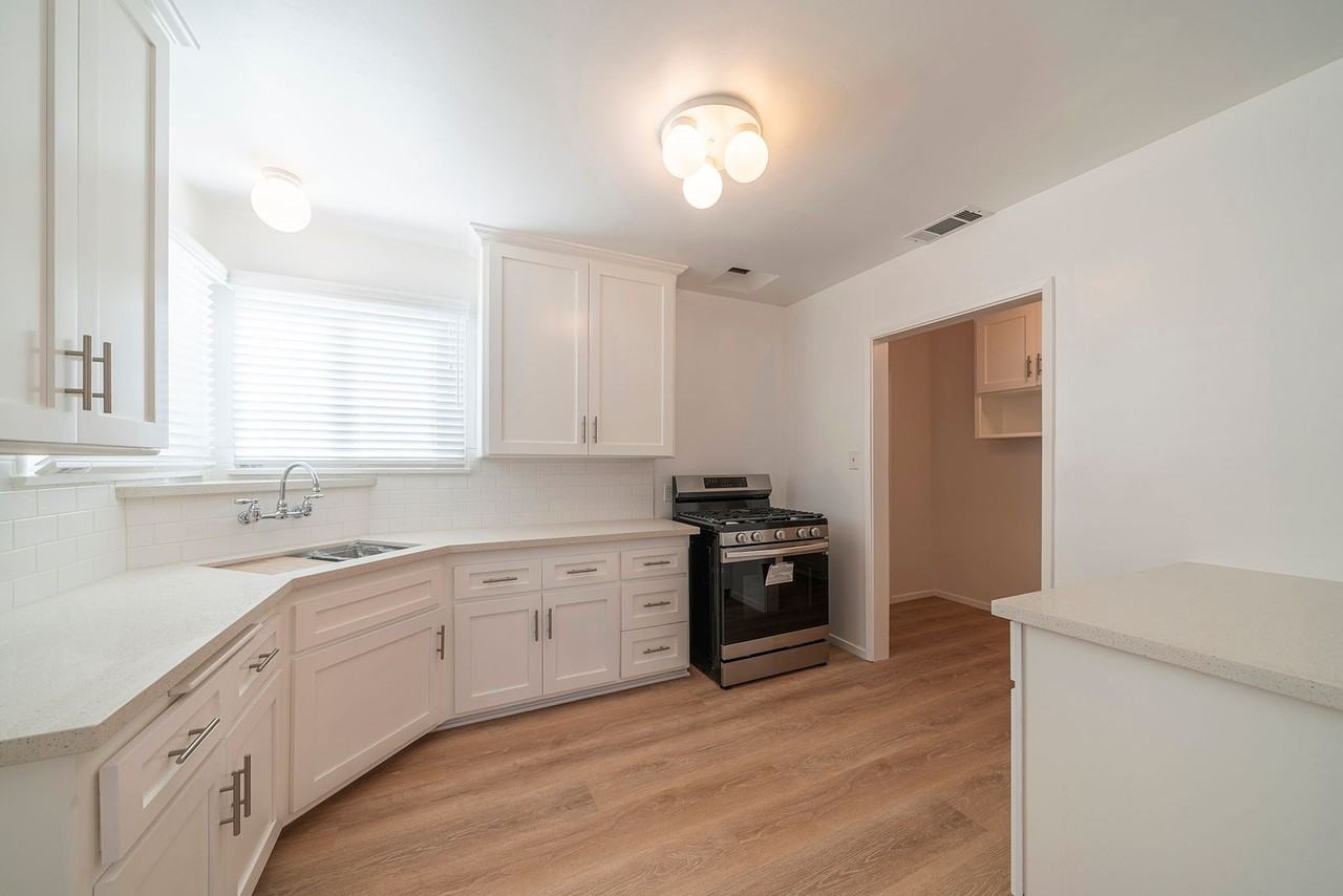 1700 Wendy Way - Photo 4 of 26