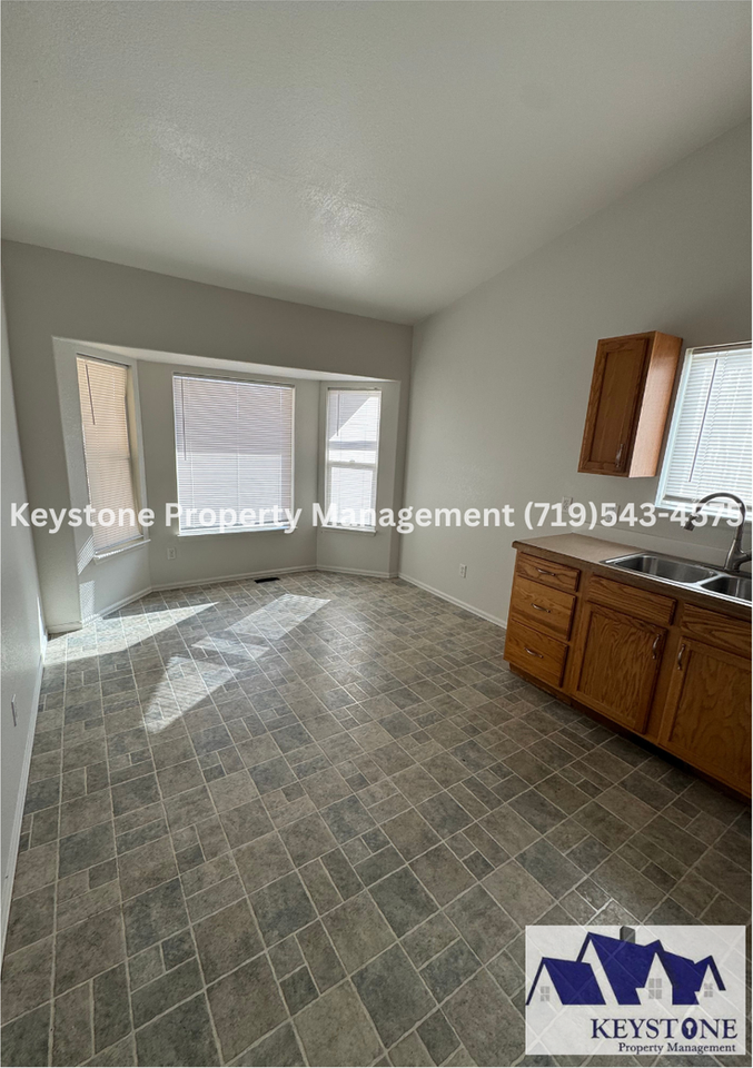 285 W Owl Ct - Photo 6 of 25