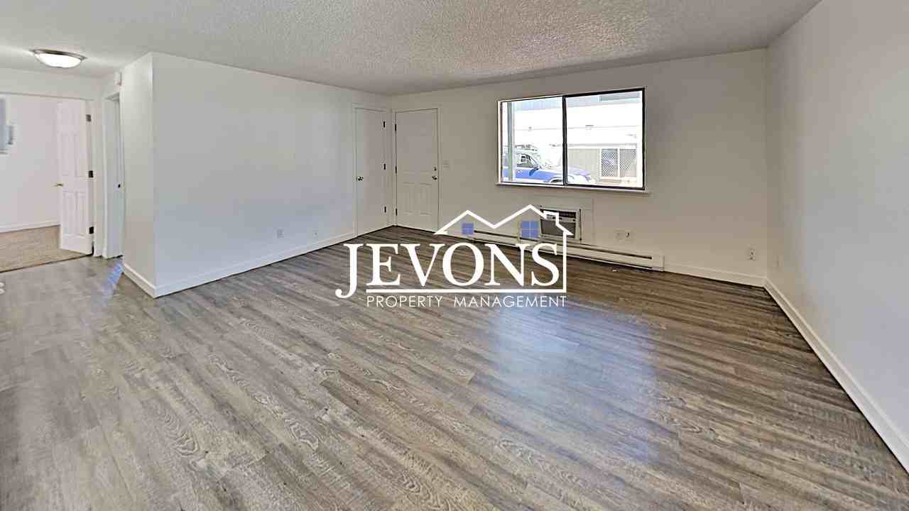 1208 Willow St Yakima, WA 98902 - Photo 3 of 27