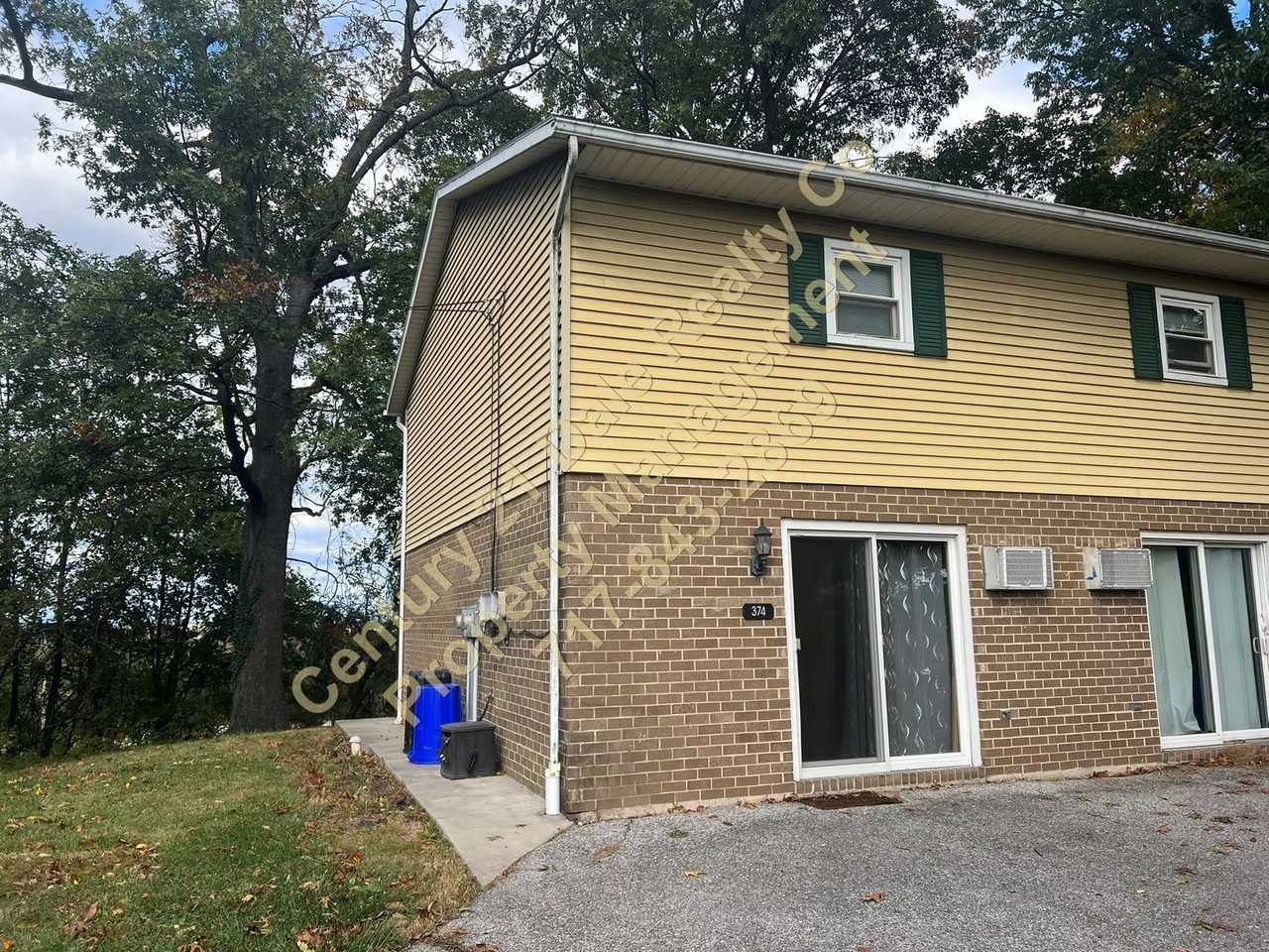 374 E King St - Photo 2 of 13