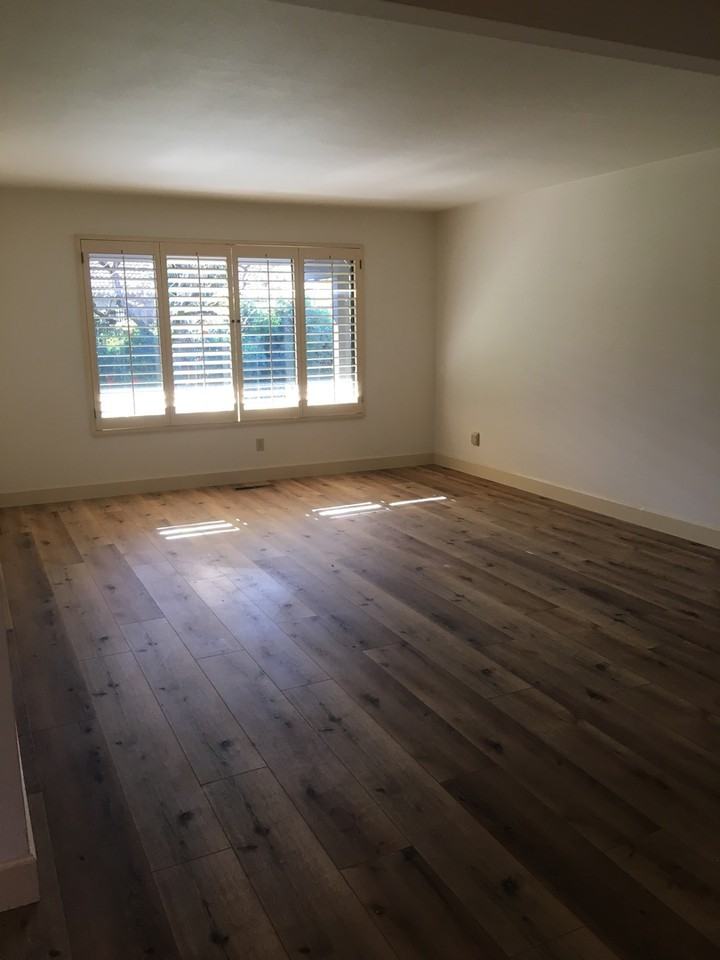 240 Albert Ct - Photo 2 of 12