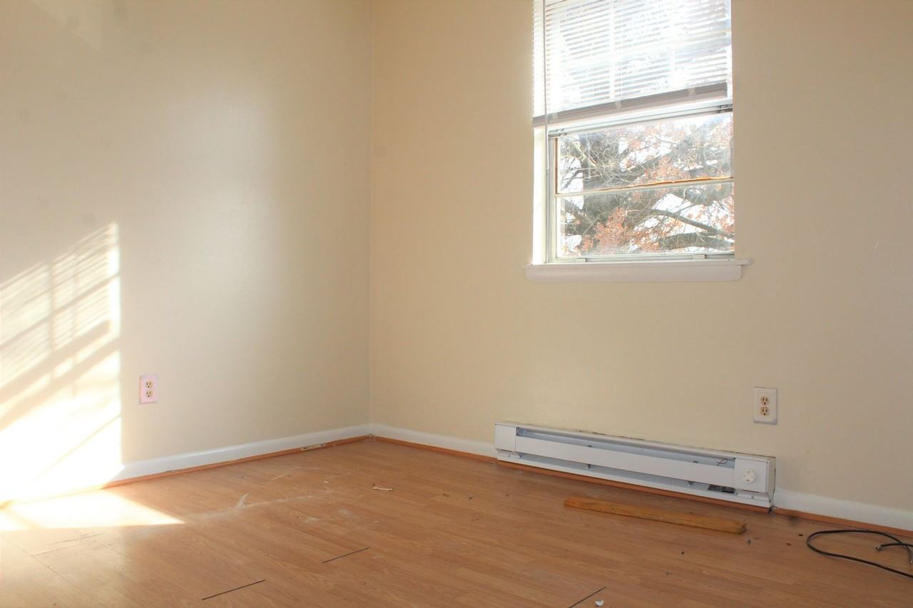 27 Marcus Dr - Photo 7 of 17