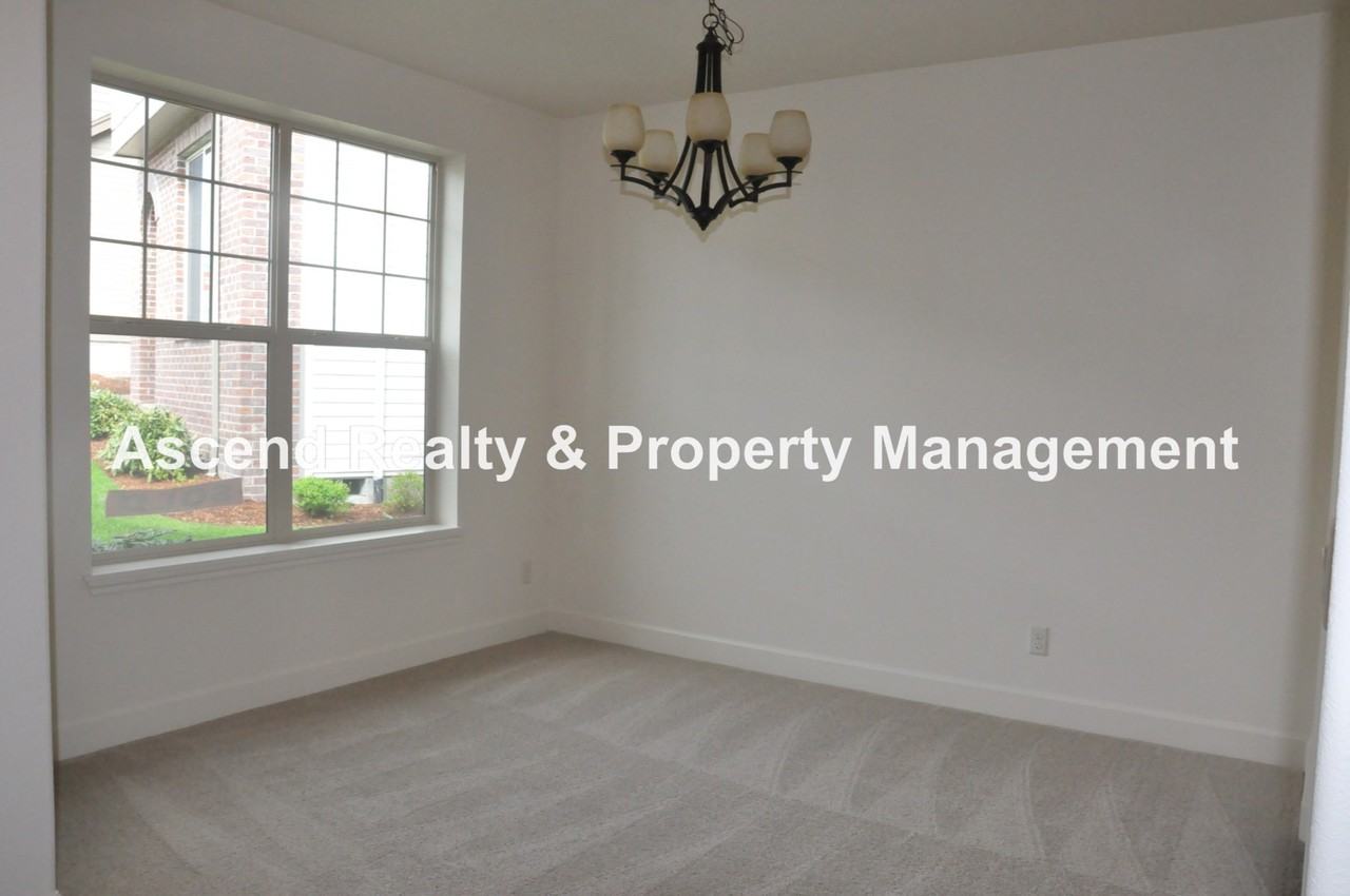 6810 Nw 167th Ave - Photo 2 of 31