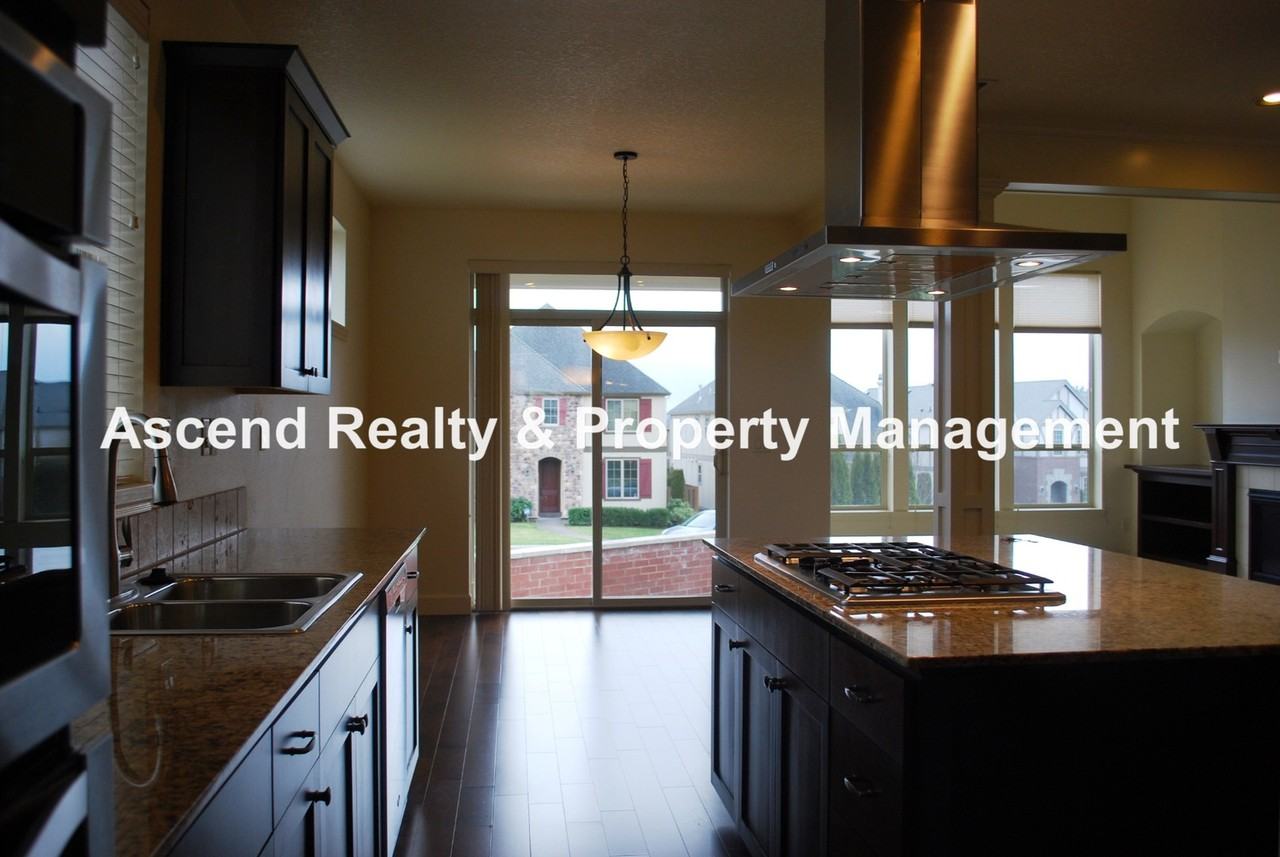 6810 Nw 167th Ave - Photo 3 of 31