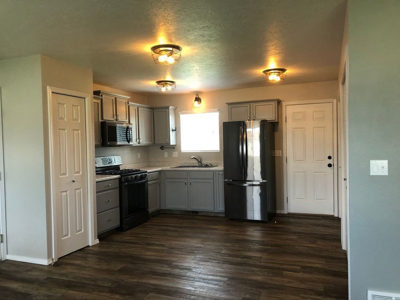 359 Heaps St - Photo 2 of 19