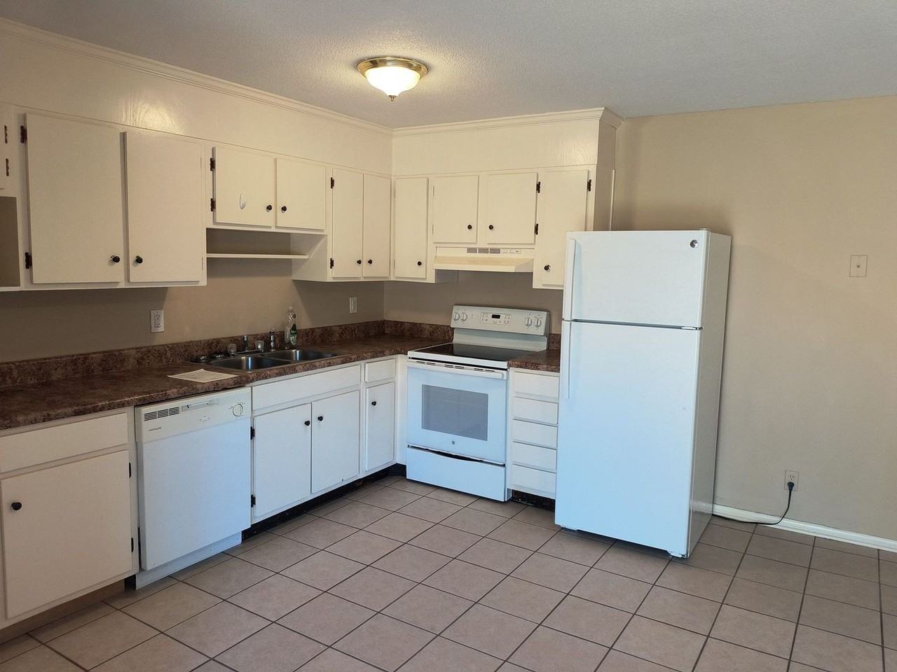 3919 Kingsbridge Rd - Photo 3 of 12