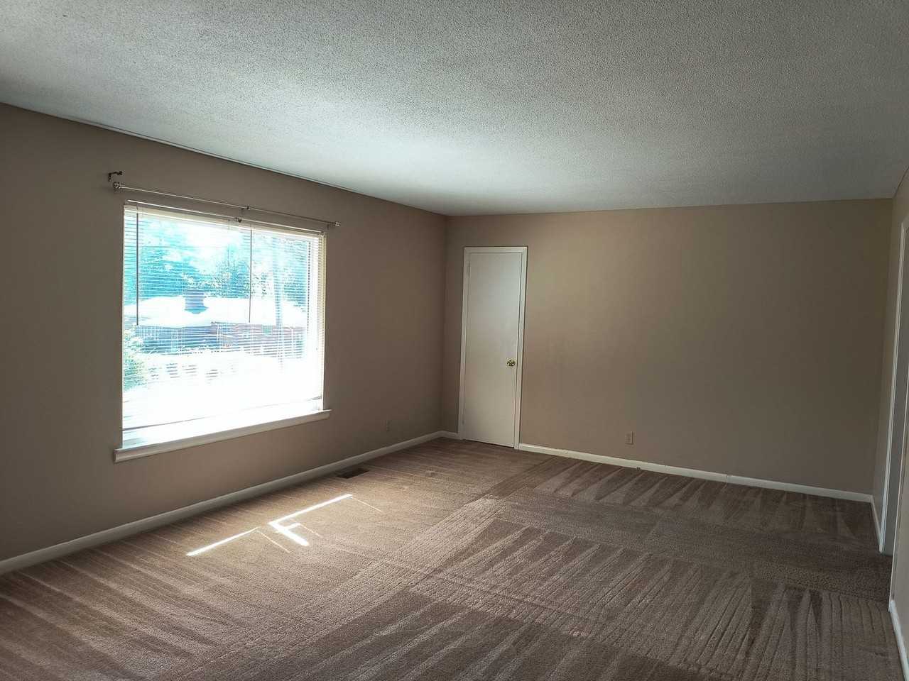 3919 Kingsbridge Rd - Photo 5 of 12