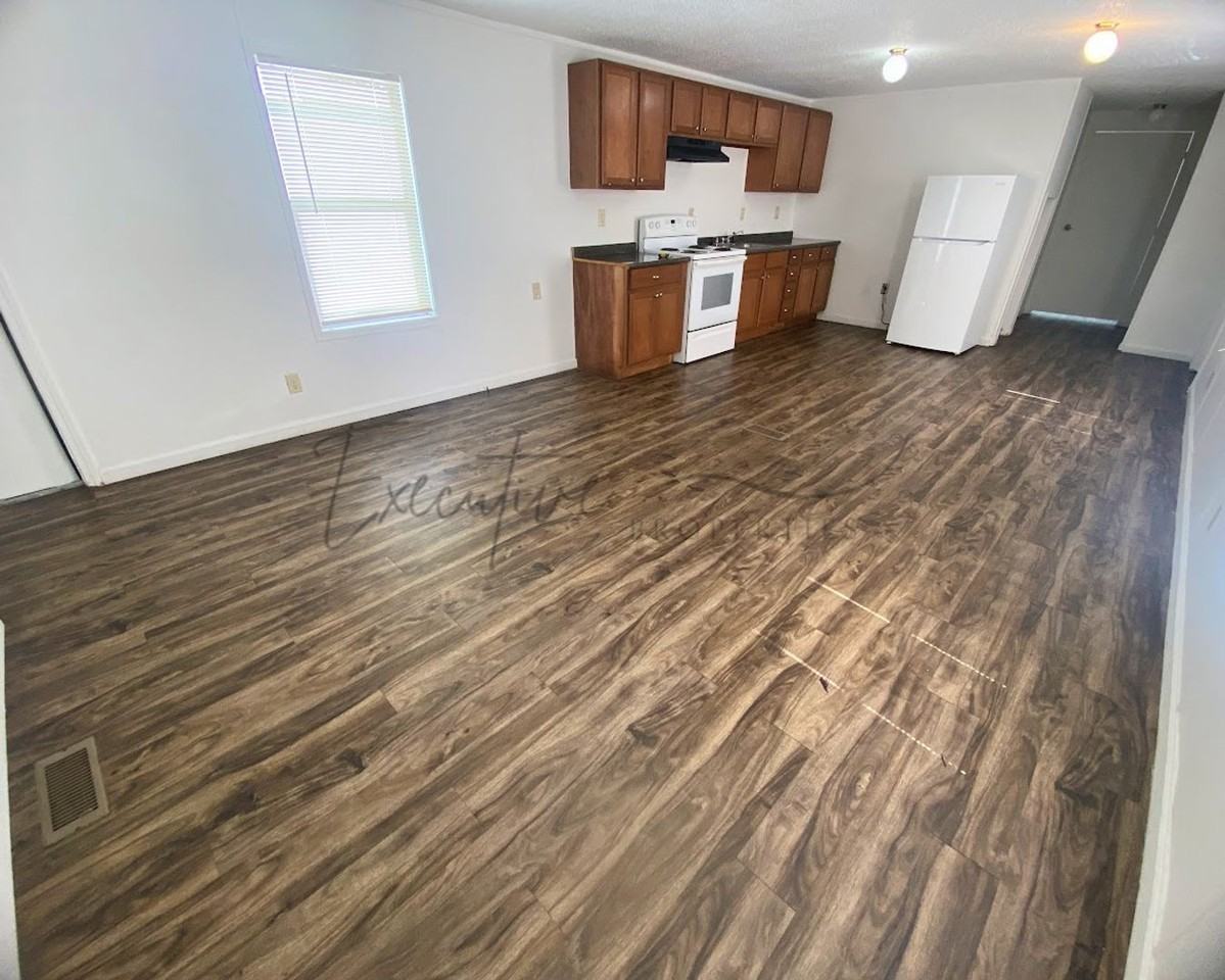 1030 Mildred St - Photo 3 of 15