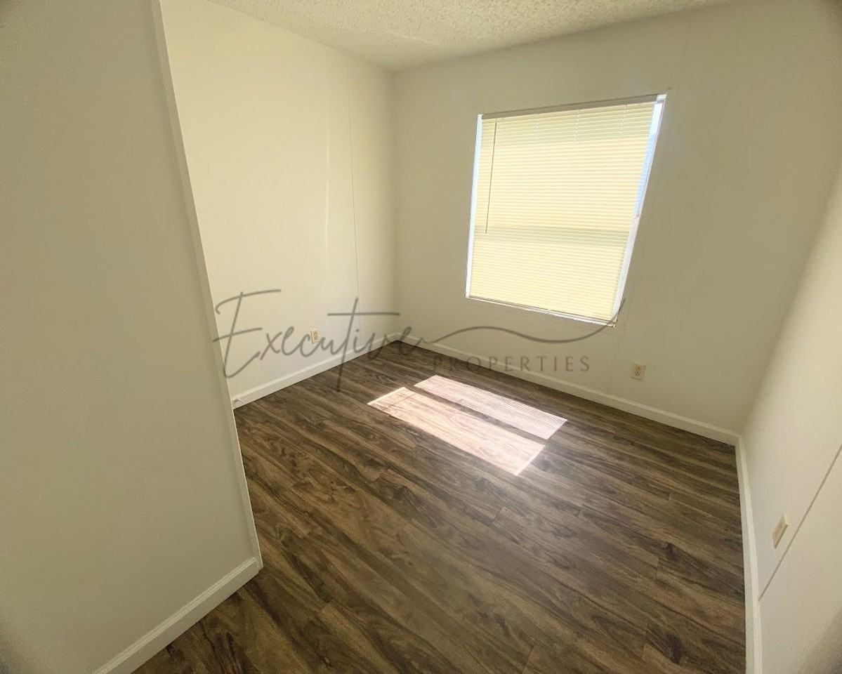 1030 Mildred St - Photo 6 of 15