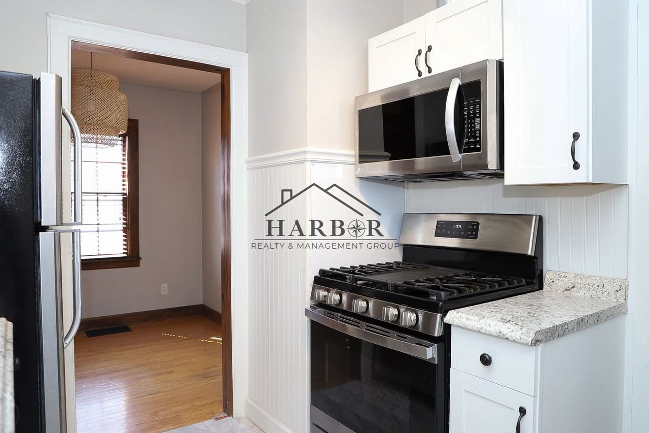 1215 3rd St Se - Photo 2 of 31