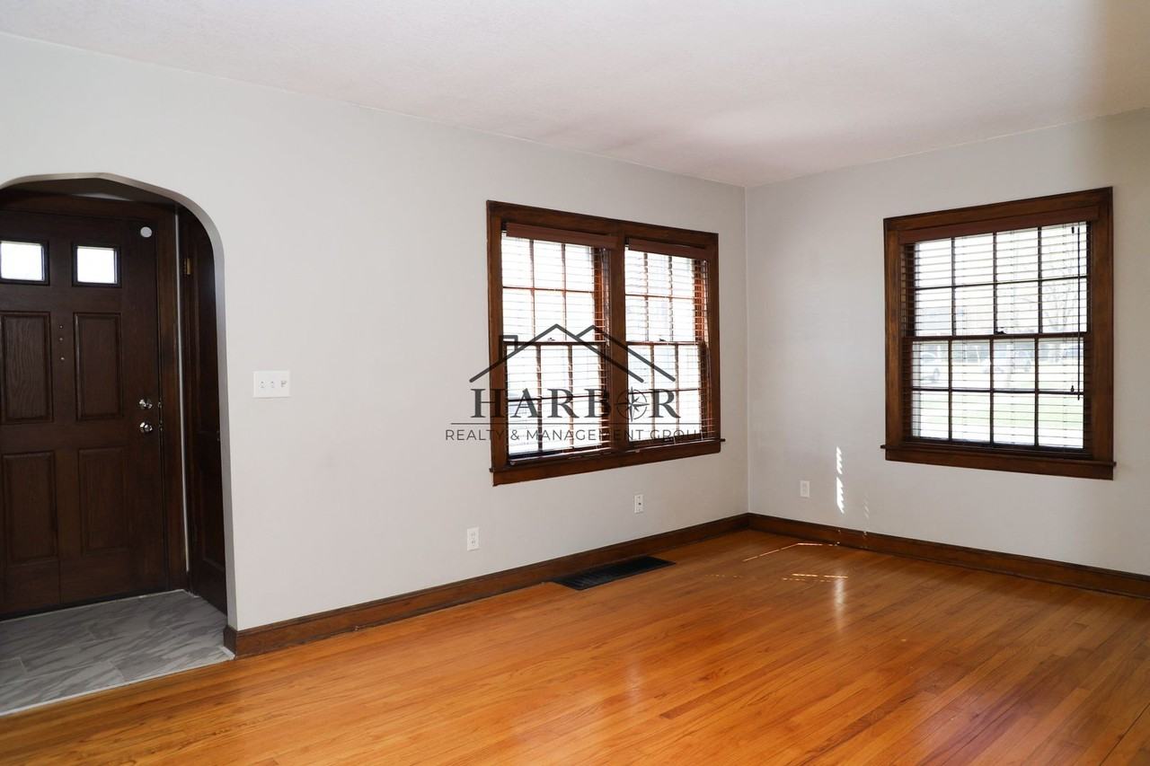 1215 3rd St Se - Photo 6 of 31