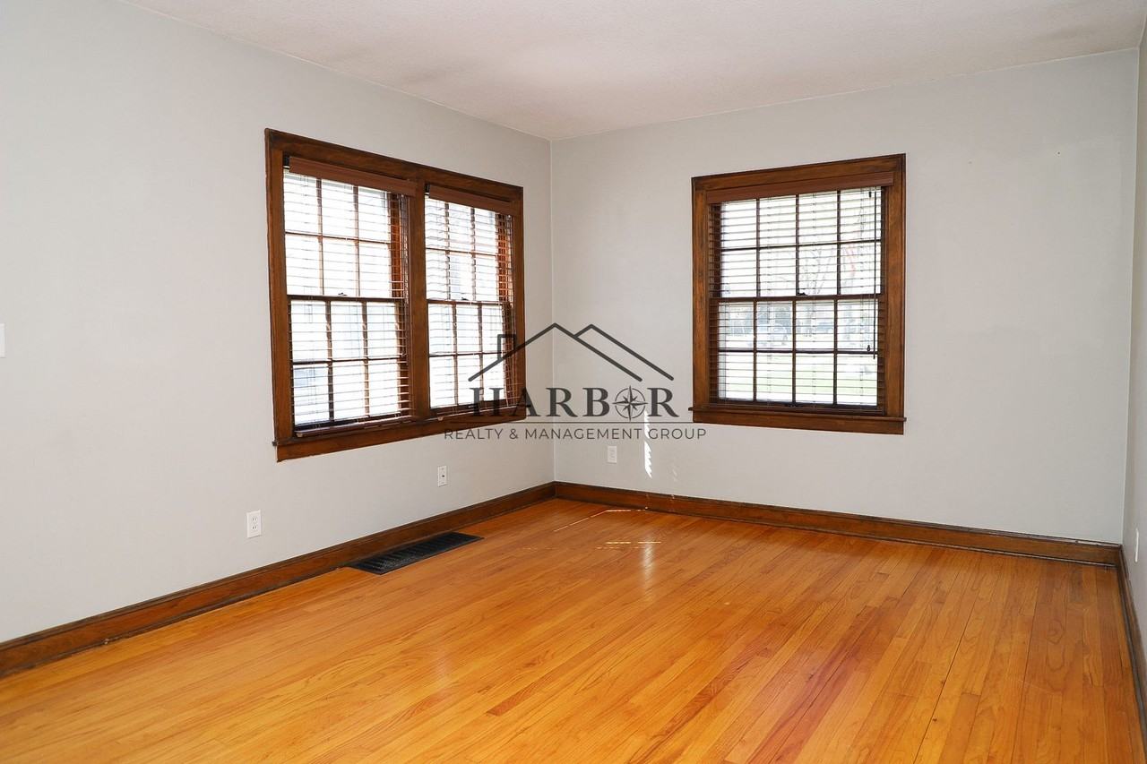 1215 3rd St Se - Photo 7 of 31