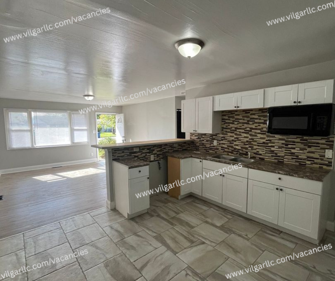 5718 East 13th Place - Photo 2 of 17