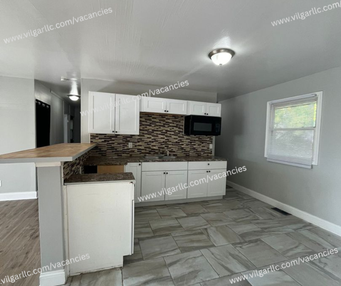 5718 East 13th Place - Photo 3 of 17