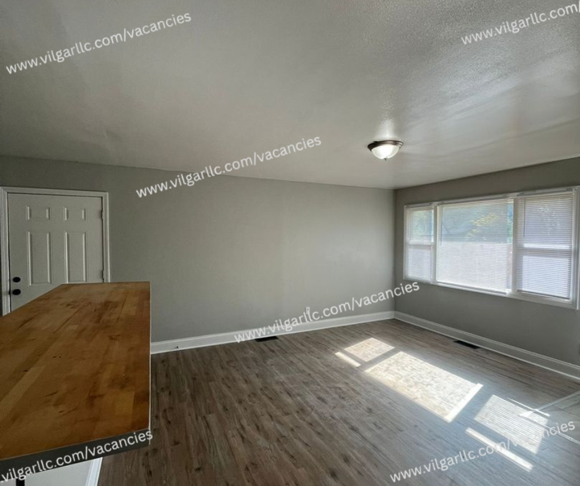 5718 East 13th Place - Photo 5 of 17