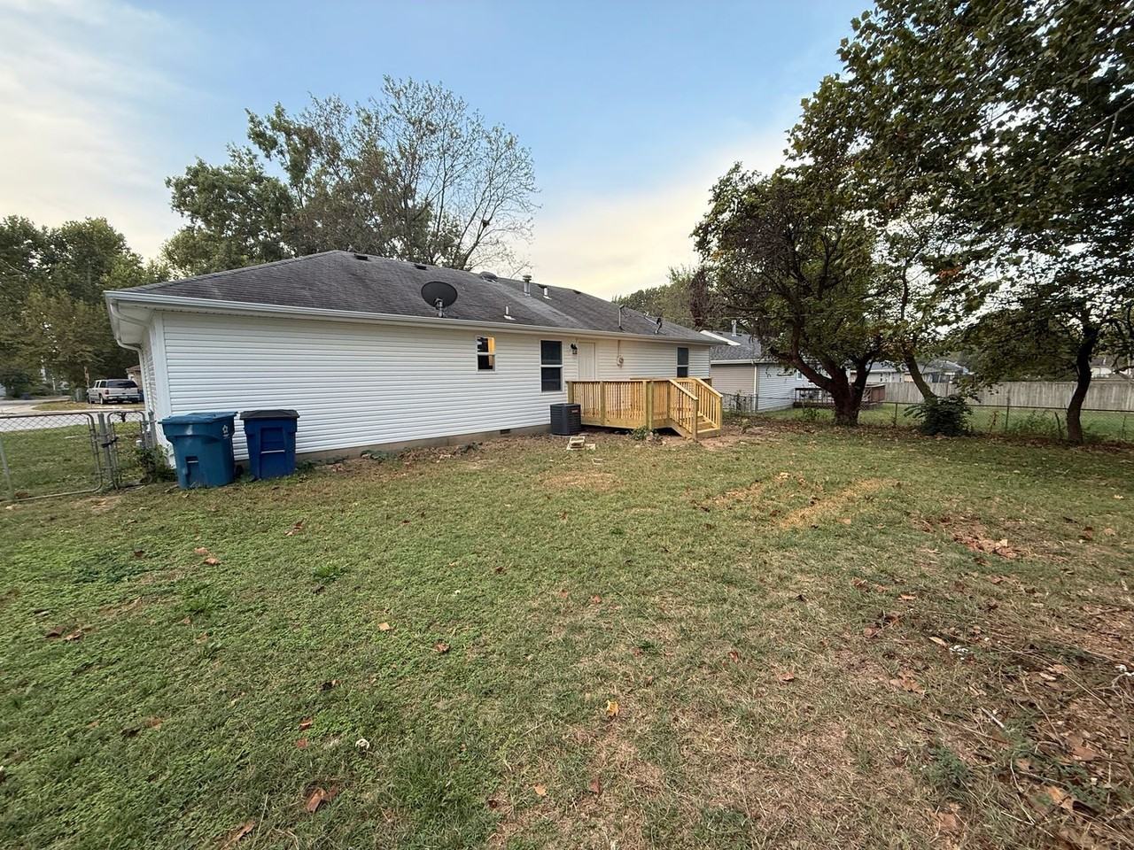 607 Aspen Dr - Photo 2 of 12